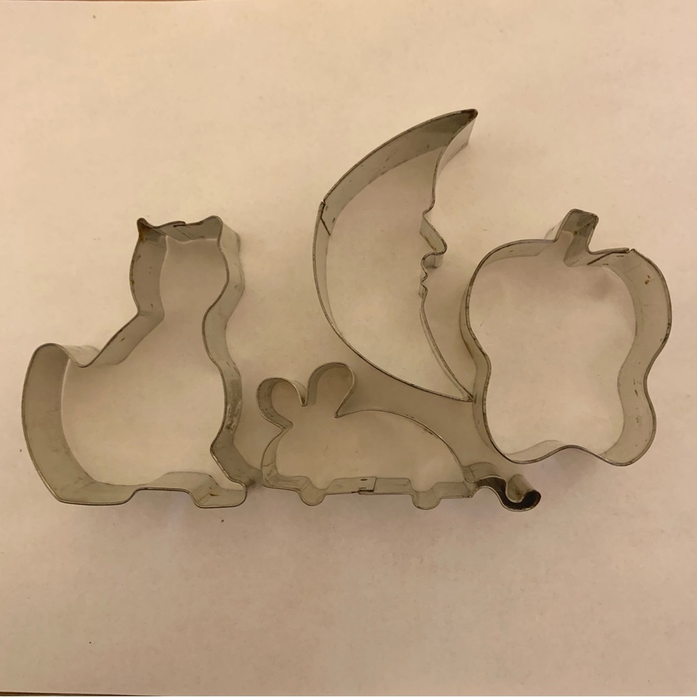 Vintage Set Of Halloween/Fall Metal Cookie Cutters.
